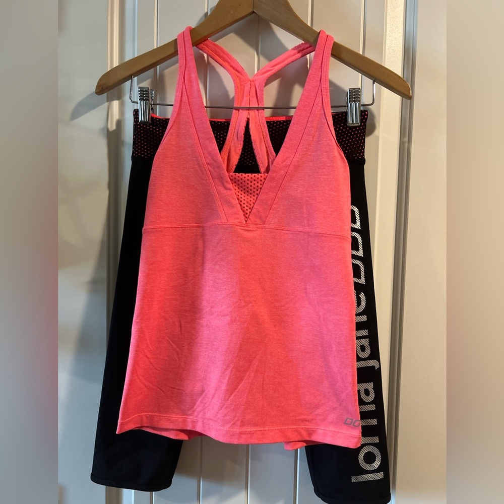 Lorna Jane Uniquely ActiveWear Set-Top/Leggings.
Black/Coral
EUC
Sz XS